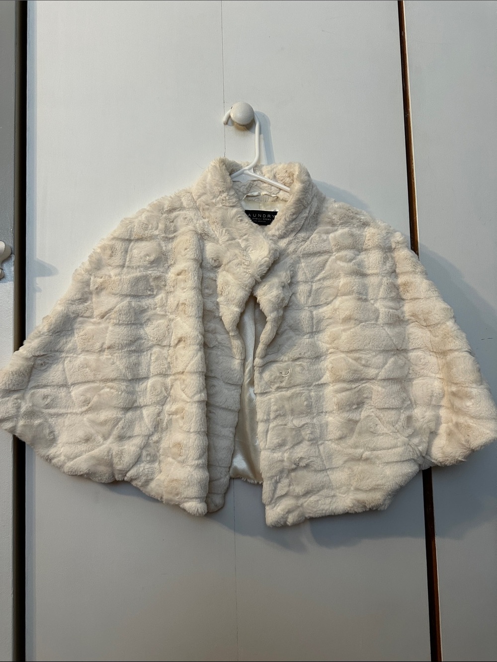 Laundry By Shelli Segal Ivory Faux Fur Capelet
